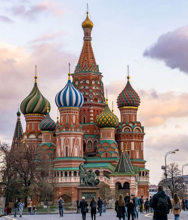 st basil's cathedral on red aquare moscow