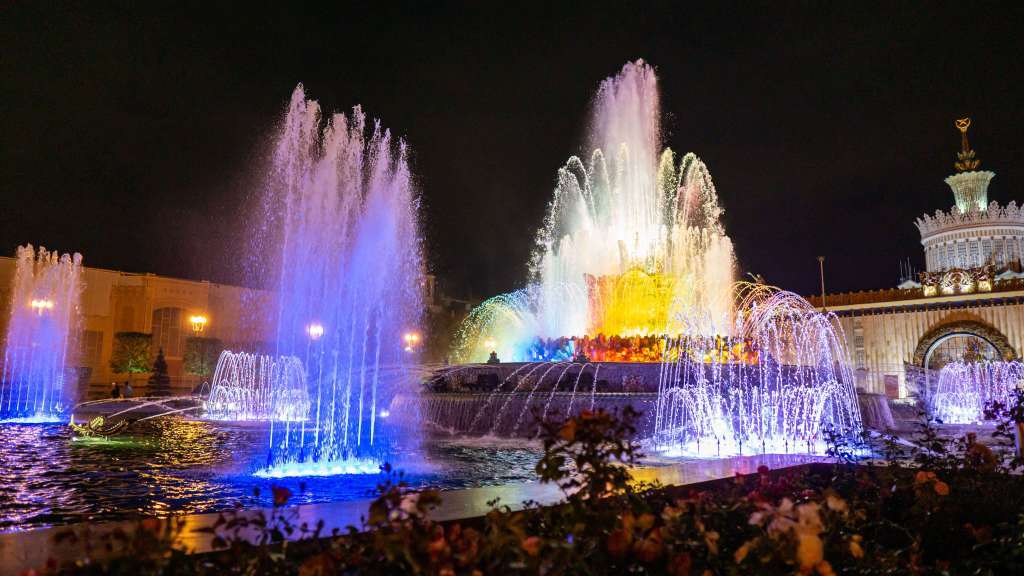 VDNKh park at night