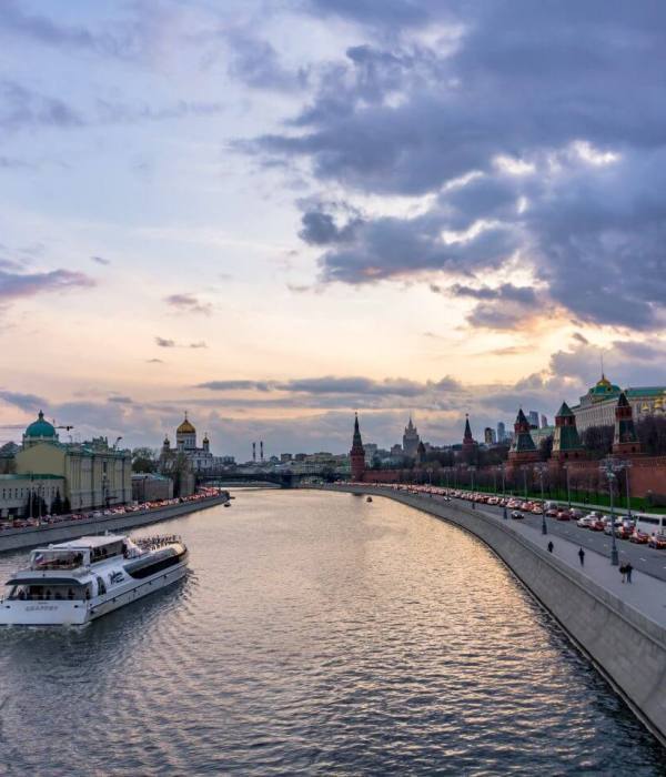 Cruise along Moskva river