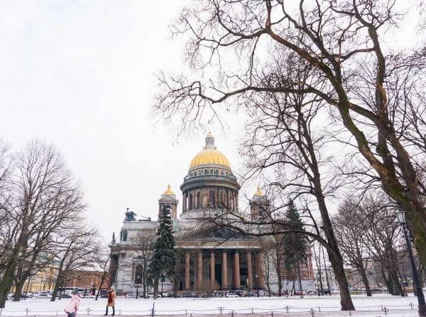 St Isaac Cathedral in winter adalah tempat menarik St Petersburg