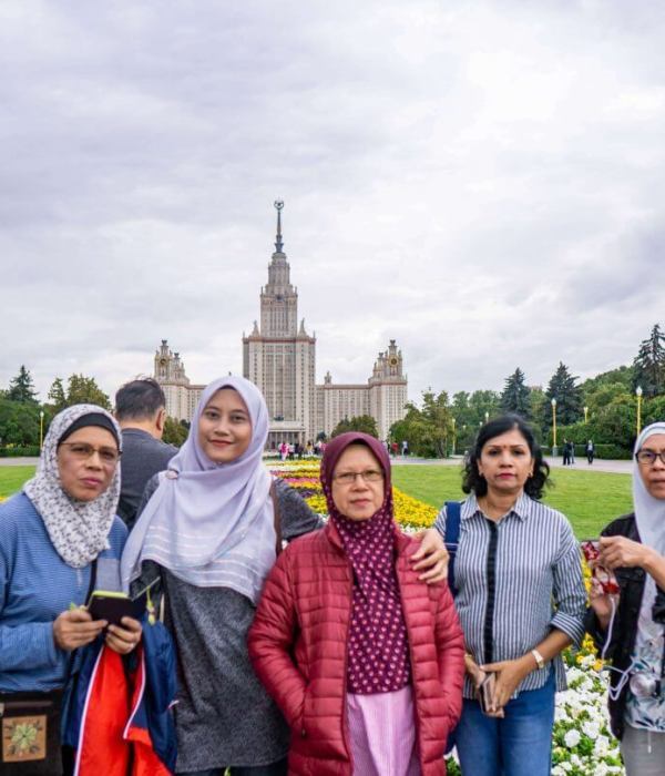 group photo near moscow state university