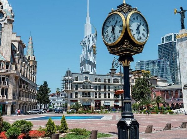 clock on europe square