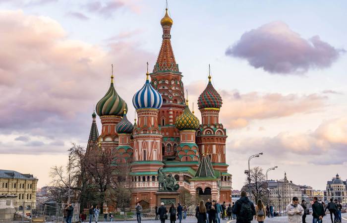 st basil's cathedral on red aquare moscow