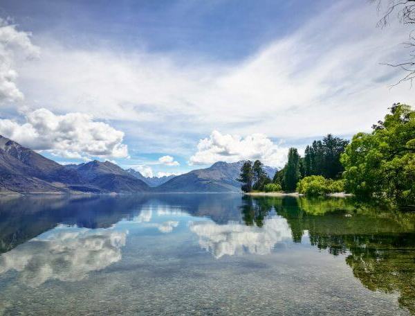 Lake Wakatipu on sunny day