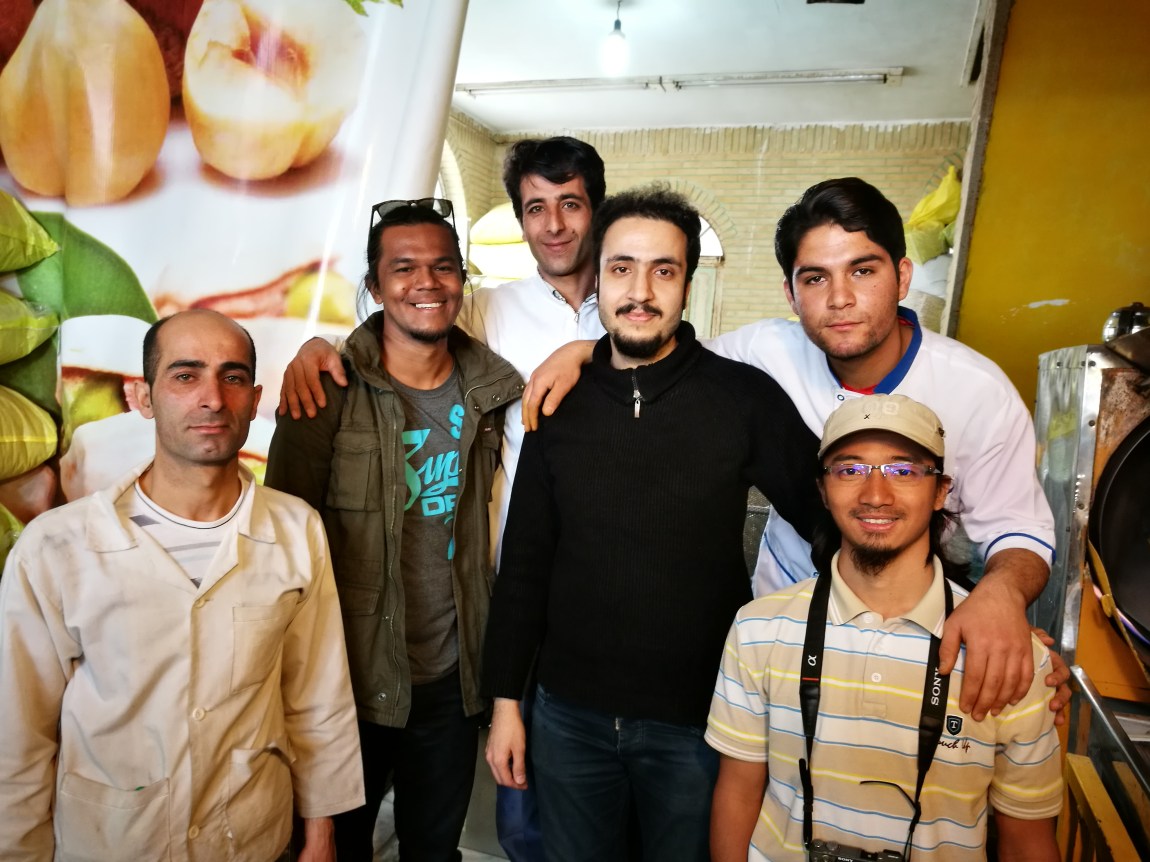 malaysian ft Iranian - Pure Odyssey travelers meet the locals and have a good time